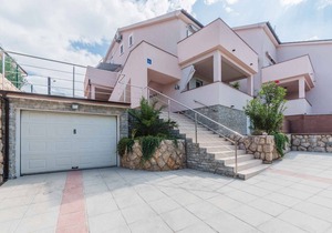 Holiday apartment 250 m from the beach