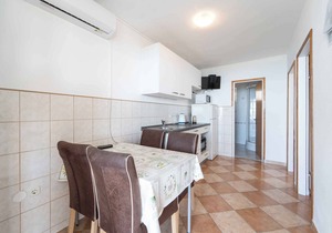 Holiday apartment First row to the sea