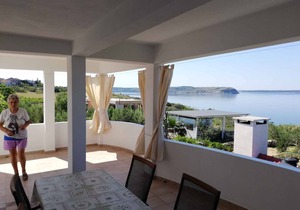 Holiday apartment First row to the sea