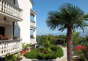 Holiday apartment with 15 sqm balcony and sea view