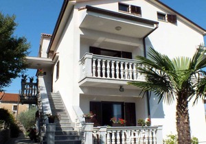 Holiday apartment with 15 sqm balcony and sea view
