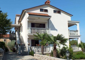 Holiday apartment with 15 sqm balcony and sea view