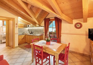 Holiday Apartment 'Stelle Chalet Martina' Near Ski Slopes with Garden & Wi-Fi