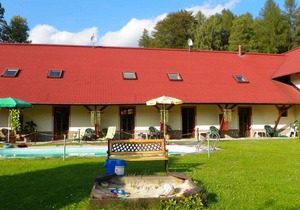 Holiday apartment with outdoor pool and WiFi