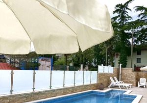 Holiday apartment with terrace and swimming pool