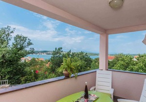 Holiday apartment with air conditioning and sea view