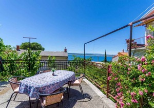 Holiday apartment with balcony and air conditioning