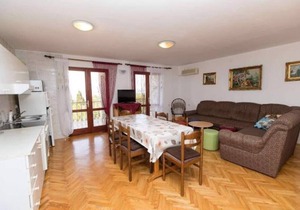 Holiday apartment with sea view and air conditioning