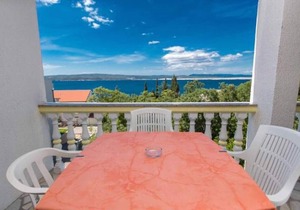 Holiday apartment with sea view and air conditioning