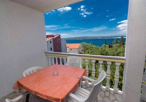 Holiday apartment with sea view and air conditioning