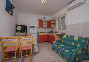 Holiday apartment with sea view and air conditioning