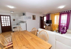 Holiday apartment with sea view and air conditioning