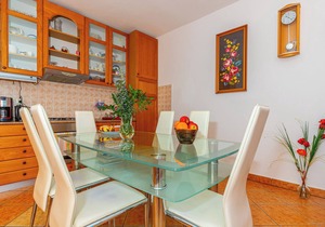 Holiday apartment with sea view and air conditioning