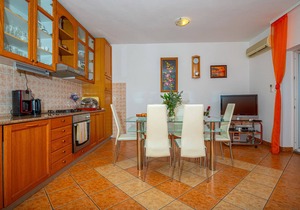Holiday apartment with sea view and air conditioning