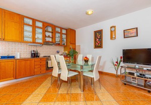 Holiday apartment with sea view and air conditioning