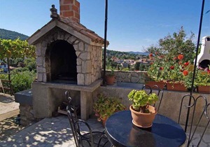 Holiday apartment with barbecue