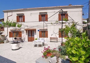Holiday apartment with barbecue