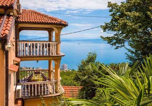 Holiday apartment with panoramic sea views