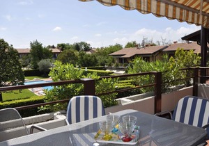 Holiday apartment with shared pool