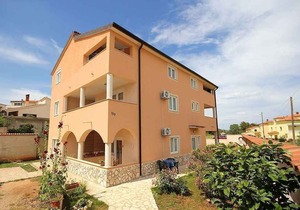 Holiday apartment with sea view