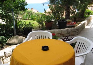 Holiday apartment with terrace and sea view