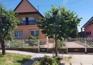 Holiday home with Wi-Fi and air conditioning