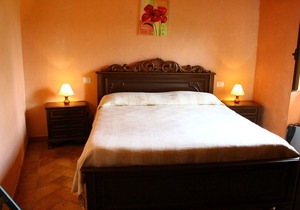 Holiday Home in Canossa with Swimming Pool, Garden and Patio