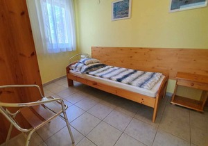 Holiday home only 80 m from the private beach, with a small boat and air conditioning