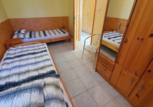 Holiday home only 80 m from the private beach, with a small boat and air conditioning