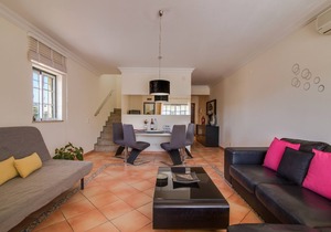Holiday Home 'Vila Rafaella' with Shared Pool, Wi-Fi and Air Conditioning