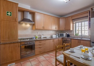 Holiday Home 'Vila Rafaella' with Shared Pool, Wi-Fi and Air Conditioning