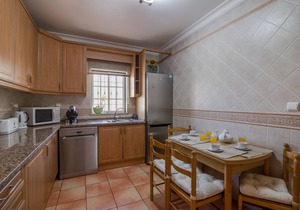 Holiday Home 'Vila Rafaella' with Shared Pool, Wi-Fi and Air Conditioning