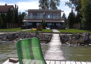 Holiday home with private boat dock, air conditioning and hot tub