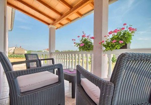 Holiday home with air conditioning
