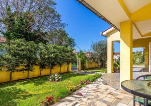 Holiday home with air conditioning