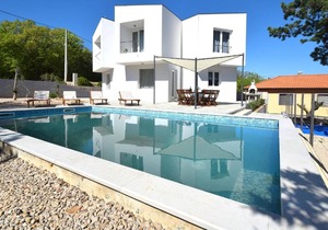 Holiday house Dobrinj for 1 - 8 persons with 3 bedrooms - Holiday home
