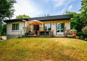 Holiday house in Auvergne surrounded by a large and beautiful garden