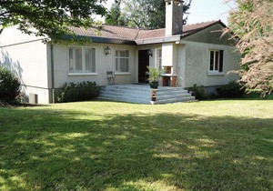 Holiday house in Auvergne surrounded by a large and beautiful garden