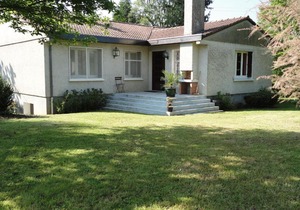 Holiday house in Auvergne surrounded by a large and beautiful garden