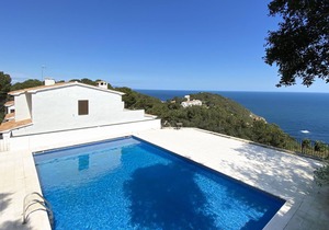 Holiday rental apartment with swimming pool in Begur, Sa Tuna