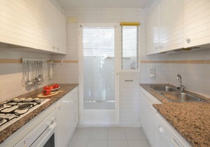 Holiday rental apartment with swimming pool in Begur, Aiguablava