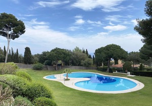 Holiday rental apartment with swimming pool in Begur, Aiguablava