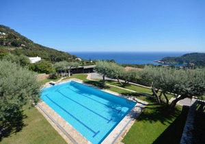 Holiday rental apartment with swimming pool in Begur, Aiguablava