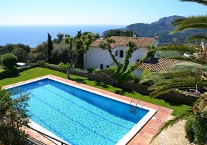 Holiday rental apartment with swimming pool in Begur, Aiguablava