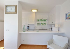 Holiday rental apartment with swimming pool in Begur, Aiguablava