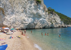Holidays in Villino n ° 1 Giovanna DISANTI, immersed in the green at VIeste in GARGANO