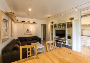 Homely 2 bed apartment in the heart of Chamonix with large terrace facing the Aguille du Midi