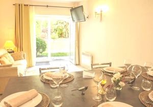 Homerez - Apartment for 4 pers. with shared pool in Forcalquier