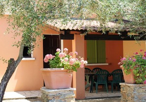 Homerez - House 4 km away from the beach for 4 ppl. with shared pool and garden