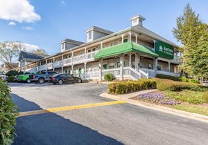 HomeTowne Studios by Red Roof Atlanta NE – Norcross South